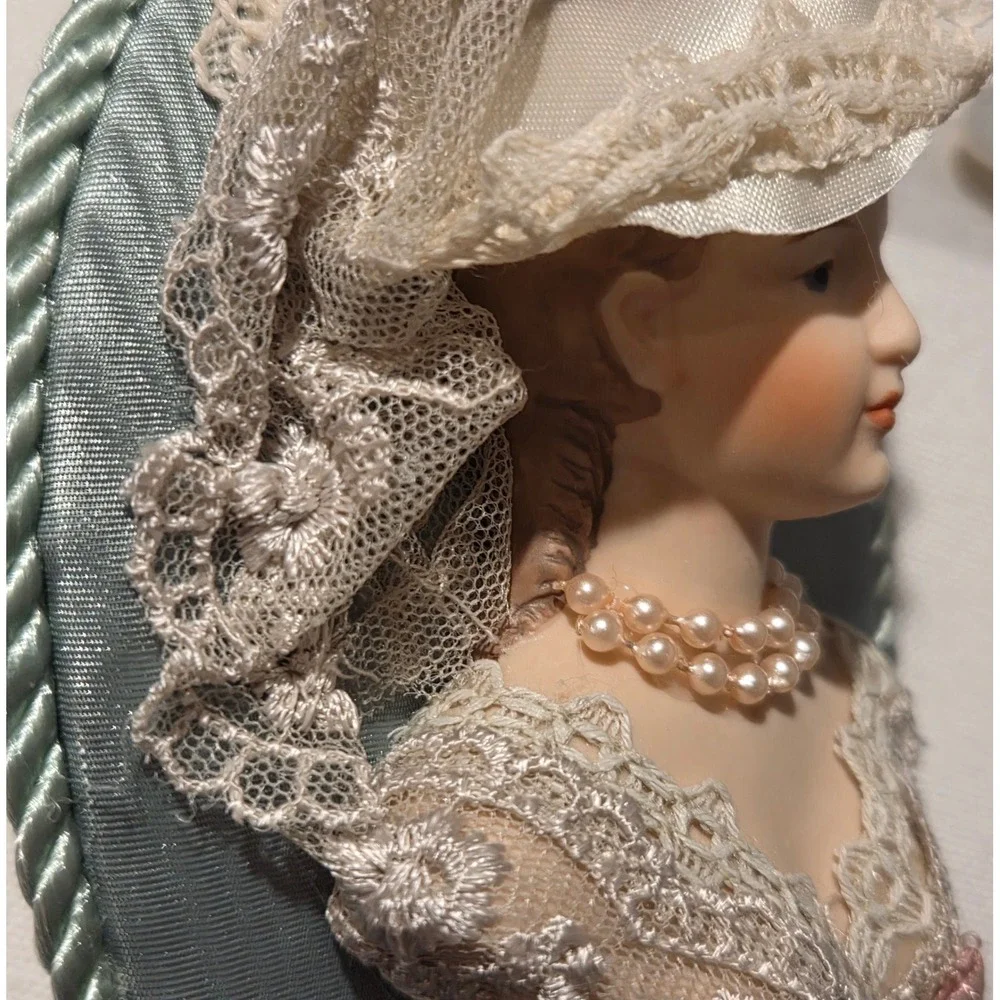 Vintage Victorian Porcelain Lady Bust‎ Ornament Lace Hat Pearls Sage Green Oval